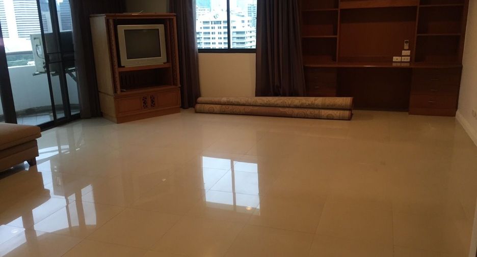 For sale and for rent 4 bedrooms condo in Watthana, Bangkok