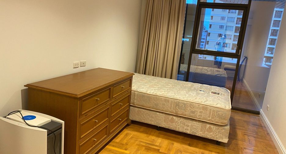 For sale and for rent 4 bedrooms condo in Watthana, Bangkok