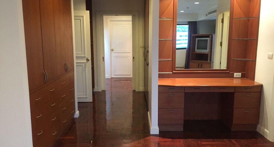 For sale and for rent 4 bedrooms condo in Watthana, Bangkok