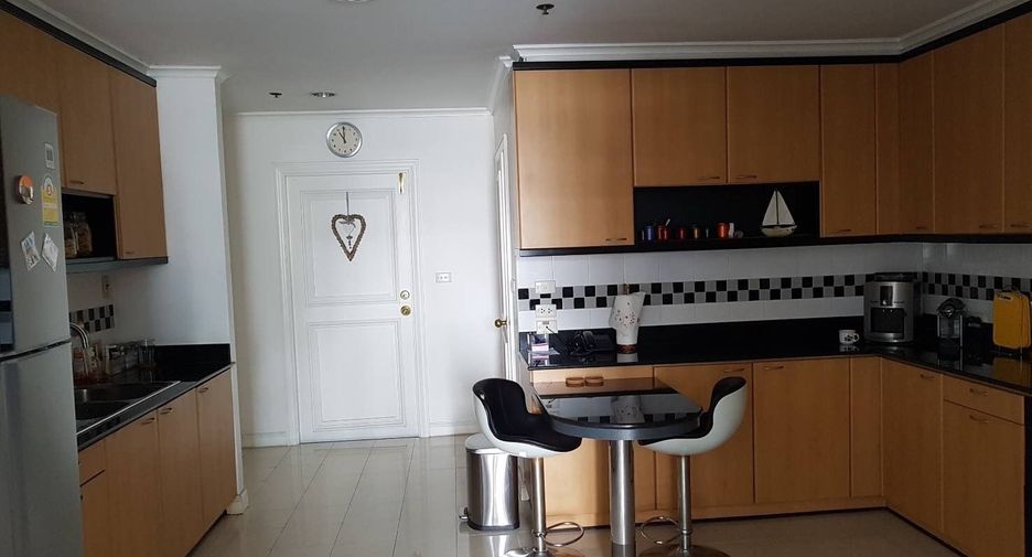 For sale and for rent 4 bedrooms condo in Watthana, Bangkok