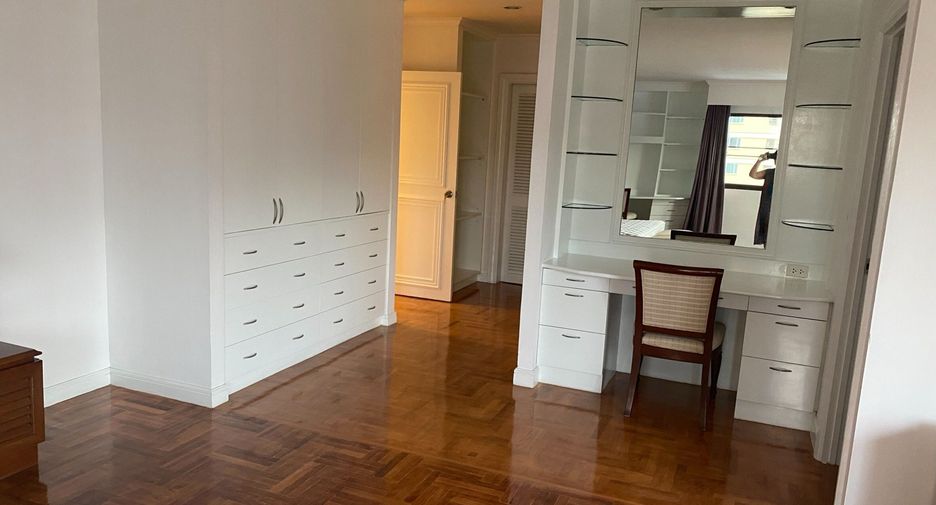 For sale and for rent 4 bedrooms condo in Watthana, Bangkok