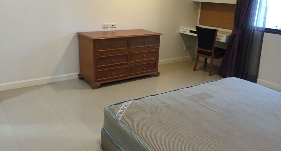 For sale and for rent 4 bedrooms condo in Watthana, Bangkok