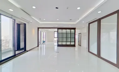 For sale 3 bedrooms condo in Watthana, Bangkok