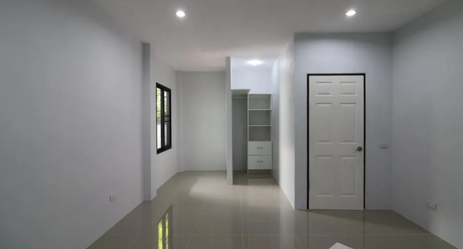 For sale 4 bedrooms house in Mueang Udon Thani, Udon Thani
