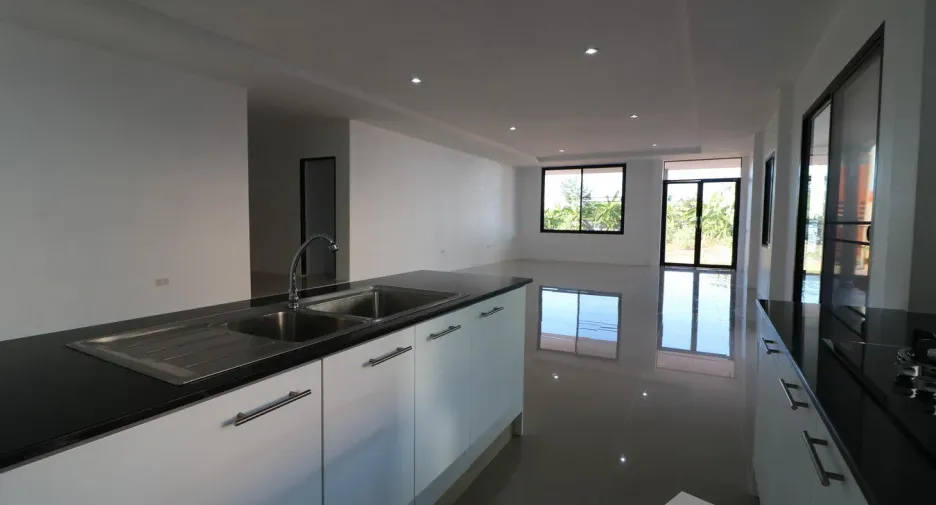 For sale 4 bedrooms house in Mueang Udon Thani, Udon Thani