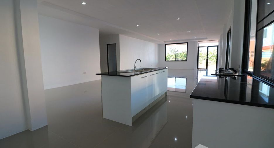 For sale 4 bedrooms house in Mueang Udon Thani, Udon Thani