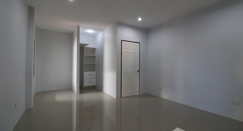 For sale 4 bedrooms house in Mueang Udon Thani, Udon Thani