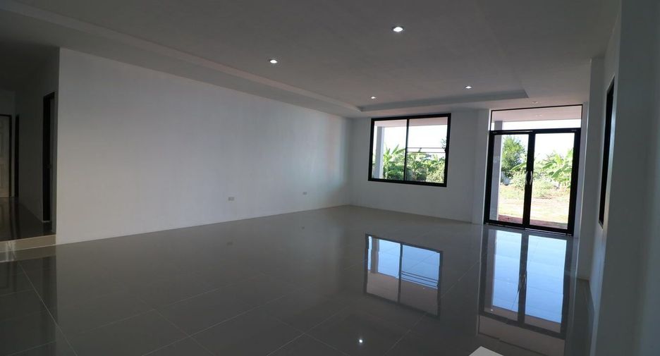For sale 4 bedrooms house in Mueang Udon Thani, Udon Thani