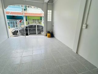 出售 2 卧室 联排别墅 在 Mueang Surat Thani, 素叻
