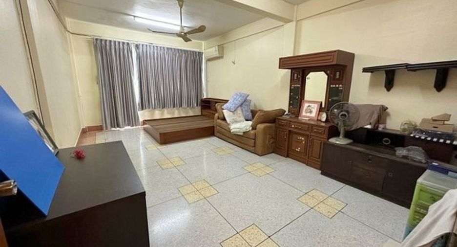 For sale retail Space in Din Daeng, Bangkok