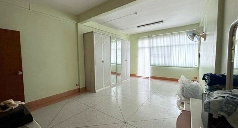 For sale retail Space in Din Daeng, Bangkok