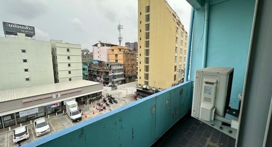 For sale retail Space in Din Daeng, Bangkok