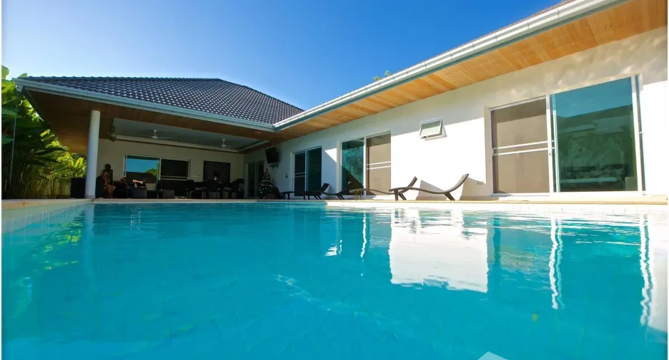 For rent 4 bedrooms villa in Mueang Phuket, Phuket