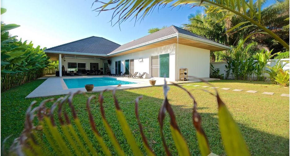For rent 4 bedrooms villa in Mueang Phuket, Phuket