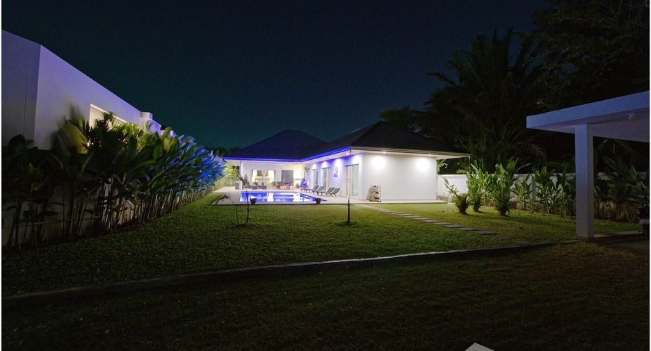 For rent 4 bedrooms villa in Mueang Phuket, Phuket