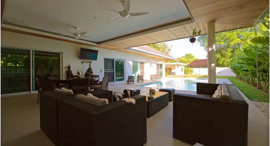For rent 4 bedrooms villa in Mueang Phuket, Phuket