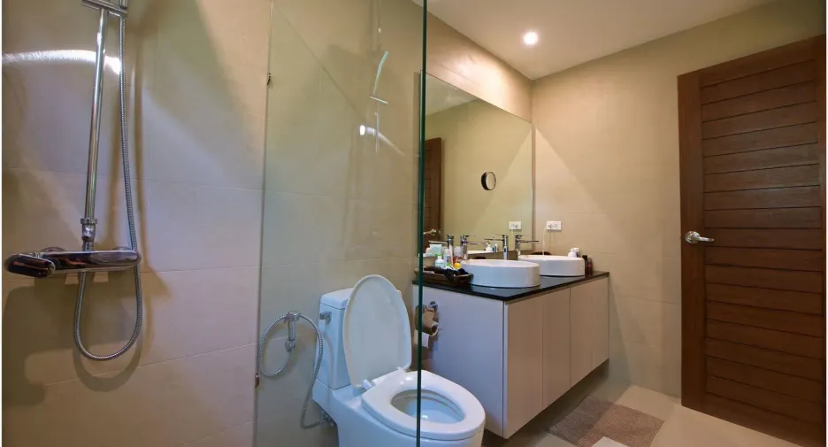 For rent 4 bedrooms villa in Mueang Phuket, Phuket