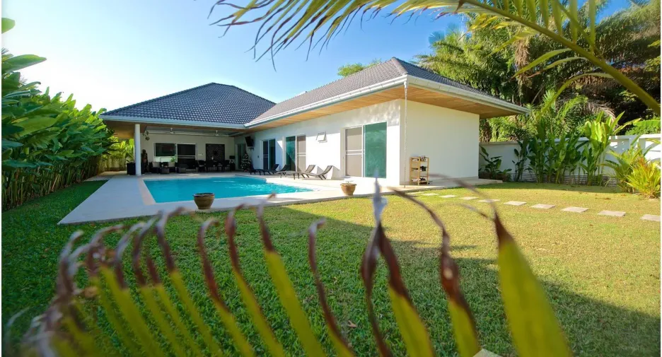 For rent 4 bedrooms villa in Mueang Phuket, Phuket