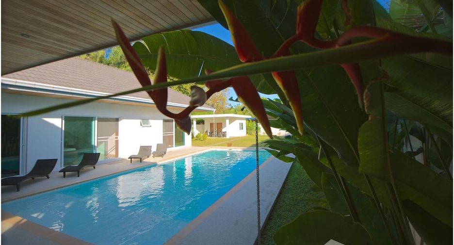 For rent 4 bedrooms villa in Mueang Phuket, Phuket