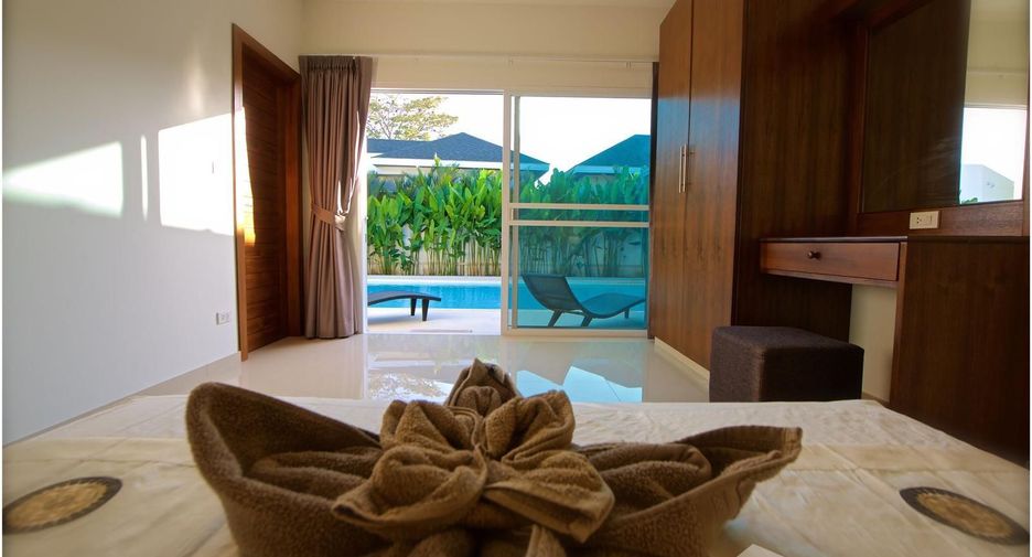 For rent 4 bedrooms villa in Mueang Phuket, Phuket