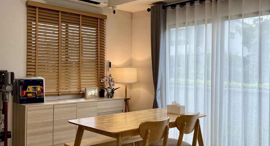 For sale 3 bedrooms townhouse in Mueang Pathum Thani, Pathum Thani