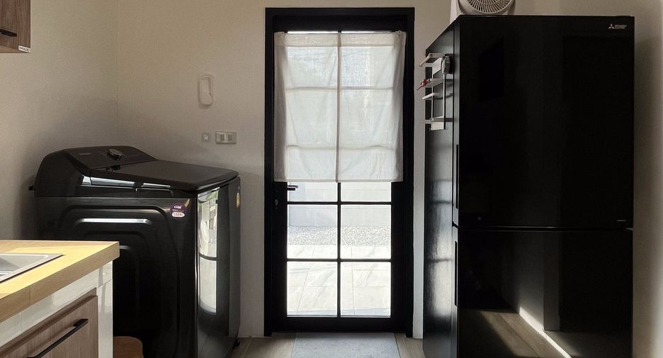 For sale 3 bedrooms townhouse in Mueang Pathum Thani, Pathum Thani