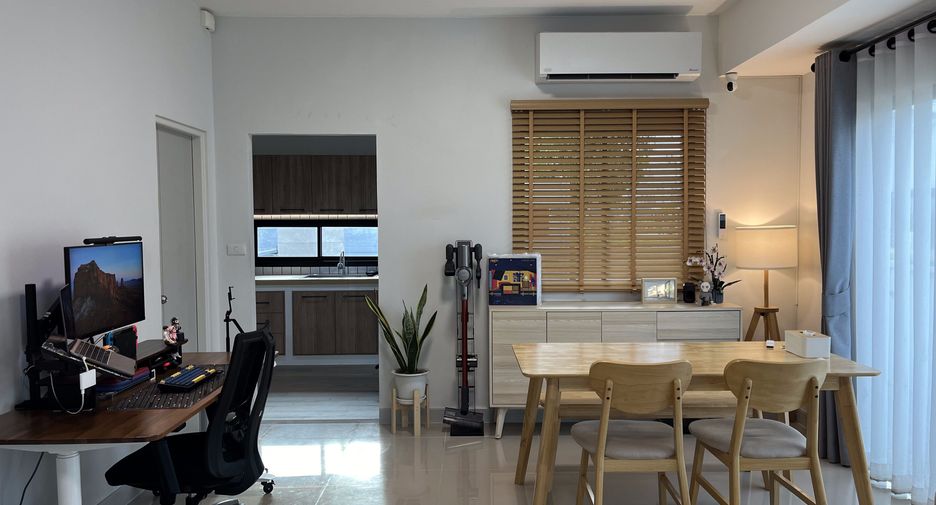 For sale 3 bedrooms townhouse in Mueang Pathum Thani, Pathum Thani