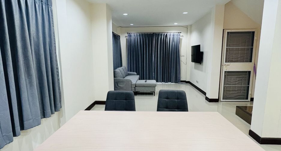 Casa en alquiler de 3 habitaciones en Ban Bueng, Chonburi