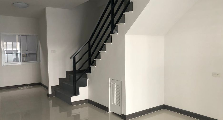 Casa adosada en alquiler de 2 habitaciones en Mueang Chon Buri, Chonburi