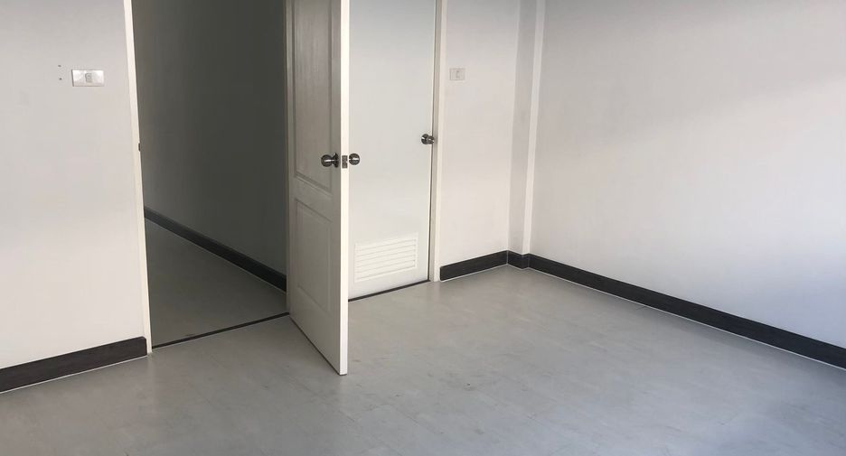 Casa adosada en alquiler de 2 habitaciones en Mueang Chon Buri, Chonburi