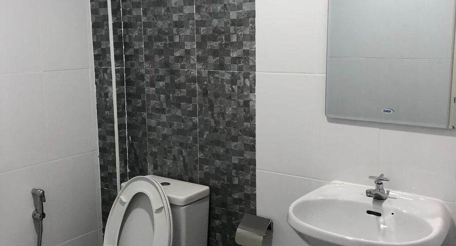 Casa adosada en alquiler de 2 habitaciones en Mueang Chon Buri, Chonburi