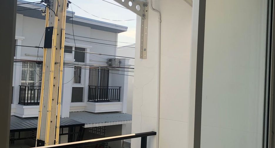 Casa adosada en alquiler de 2 habitaciones en Mueang Chon Buri, Chonburi
