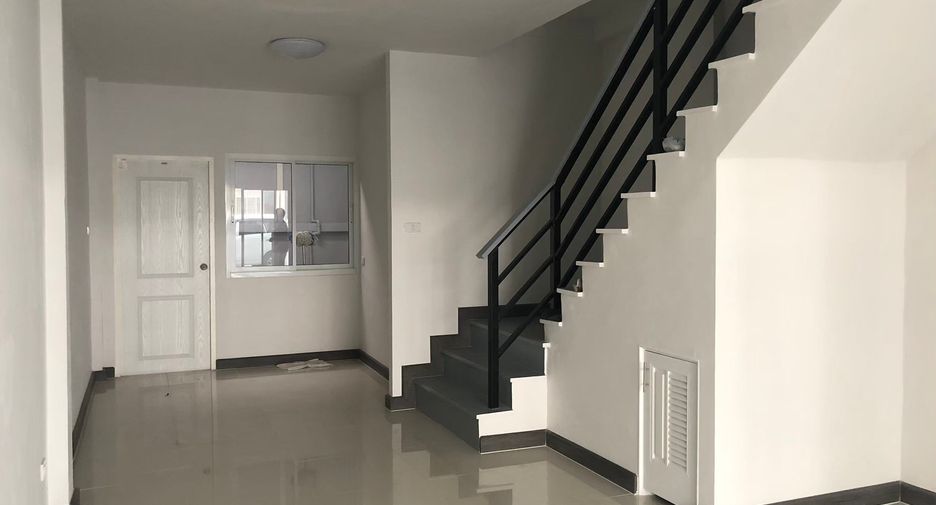 Casa adosada en alquiler de 2 habitaciones en Mueang Chon Buri, Chonburi