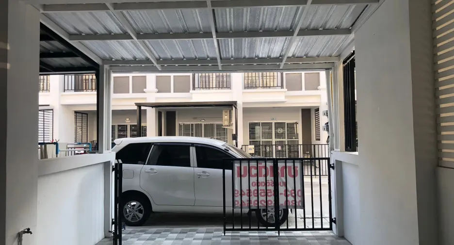 Casa adosada en alquiler de 2 habitaciones en Mueang Chon Buri, Chonburi