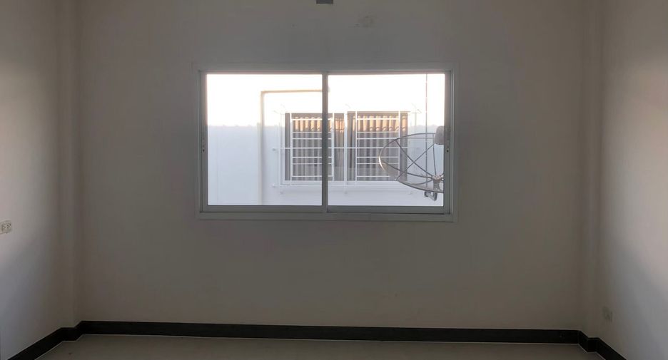 Casa adosada en alquiler de 2 habitaciones en Mueang Chon Buri, Chonburi