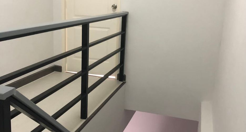 Casa adosada en alquiler de 2 habitaciones en Mueang Chon Buri, Chonburi