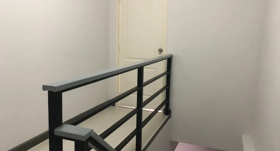 Casa adosada en alquiler de 2 habitaciones en Mueang Chon Buri, Chonburi