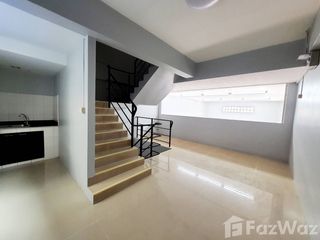 出售 4 卧室 商业空间 在 Mueang Pathum Thani, Pathum Thani