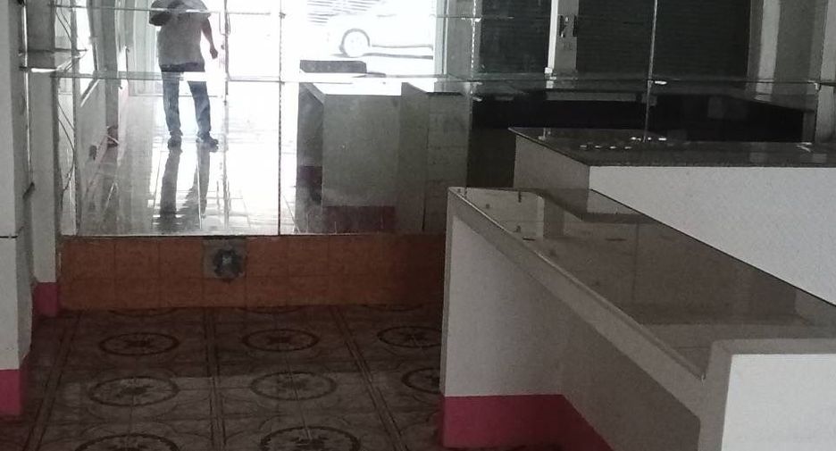 For rent 2 bedrooms retail Space in Mueang Surat Thani, Surat Thani