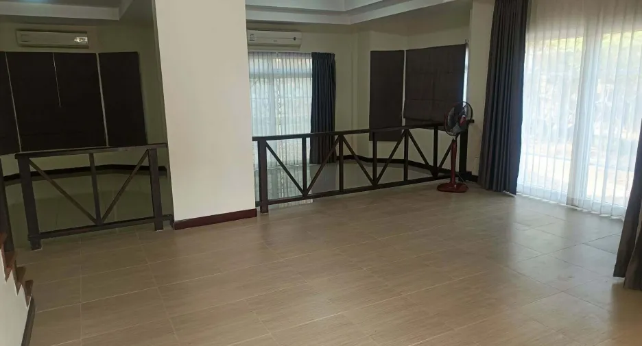 Haus zur Miete mit 3 Zimmer in Bang Lamung, Chonburi