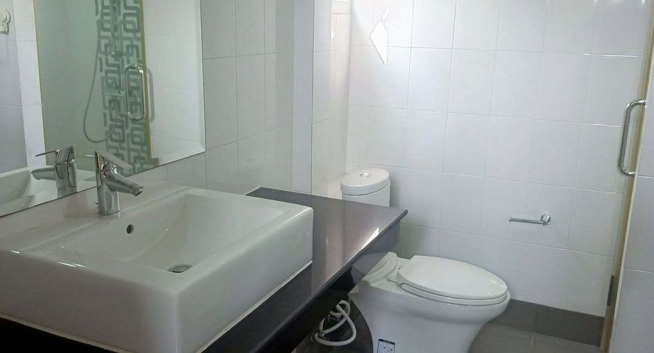 Haus zur Miete mit 3 Zimmer in Bang Lamung, Chonburi