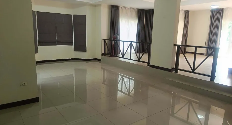 Haus zur Miete mit 3 Zimmer in Bang Lamung, Chonburi