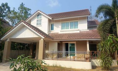 Casa en alquiler de 3 habitaciones en Bang Lamung, Chonburi