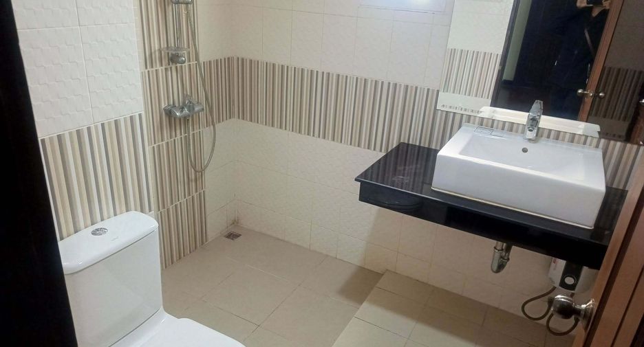 Haus zur Miete mit 3 Zimmer in Bang Lamung, Chonburi