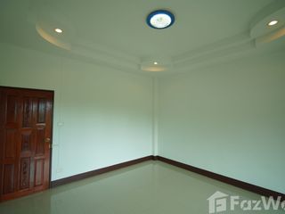 À vendre 1 chambre maison de ville à Phu Phiang, Nan