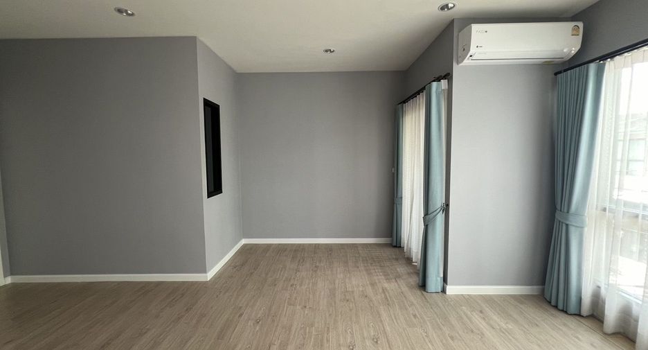 For sale 3 bedrooms house in Prawet, Bangkok