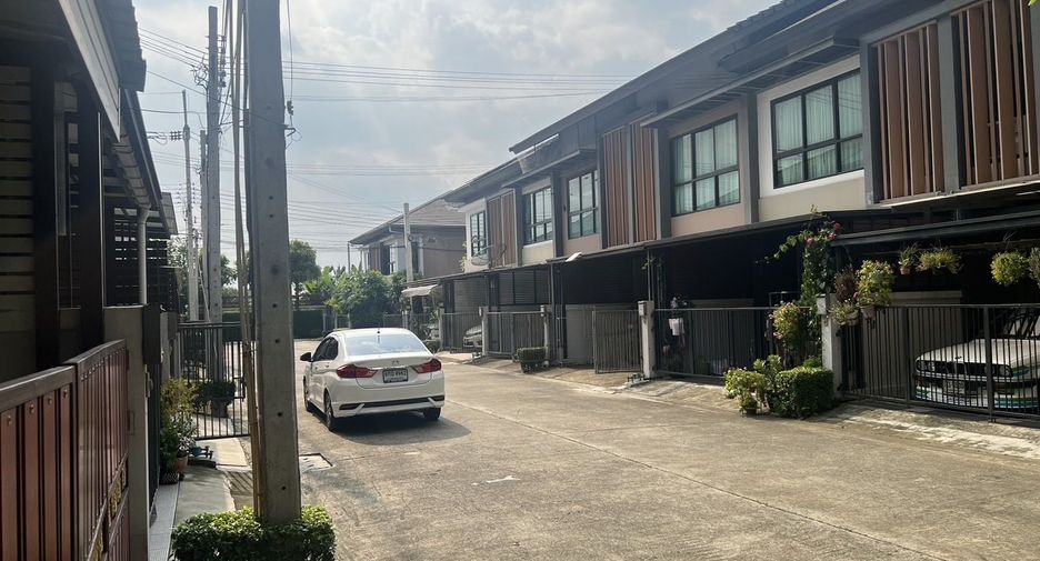 For sale 3 bedrooms house in Prawet, Bangkok