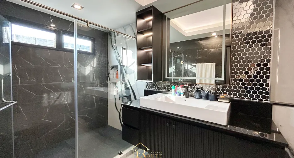 Casa en venta de 4 habitaciones en Mueang Pathum Thani, Pathum Thani