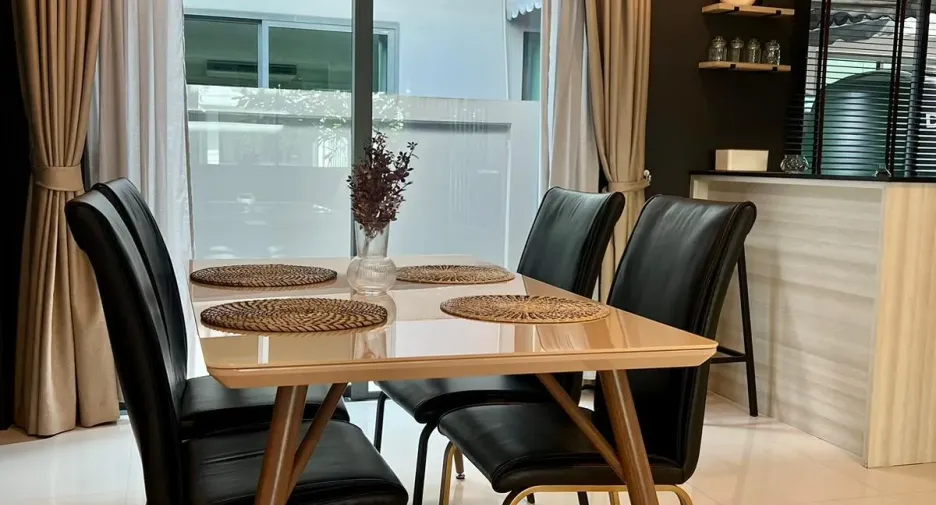 For rent 3 bedrooms townhouse in Thalang, Phuket