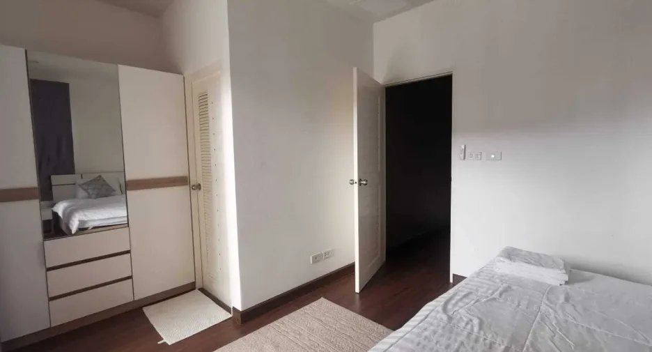 For rent 2 bedrooms townhouse in Thalang, Phuket
